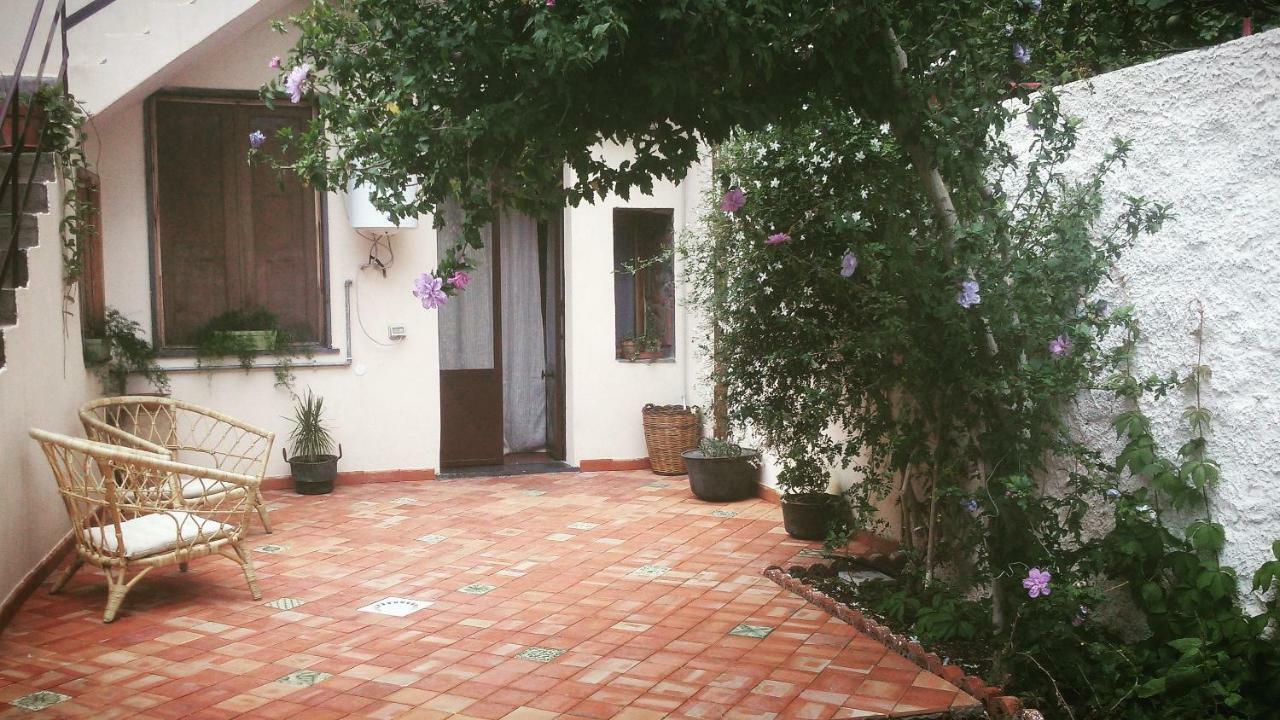 Guest House Le Ginestre Dell'Etna Belpasso Bagian luar foto